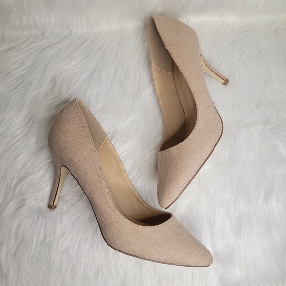 Nude suede pointed toe heels. - Picture 5 of 8